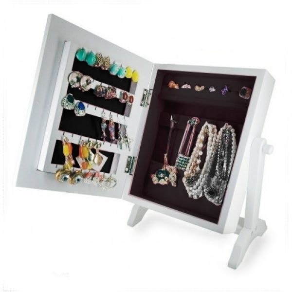 juvelyrine dezute su veidrodziu