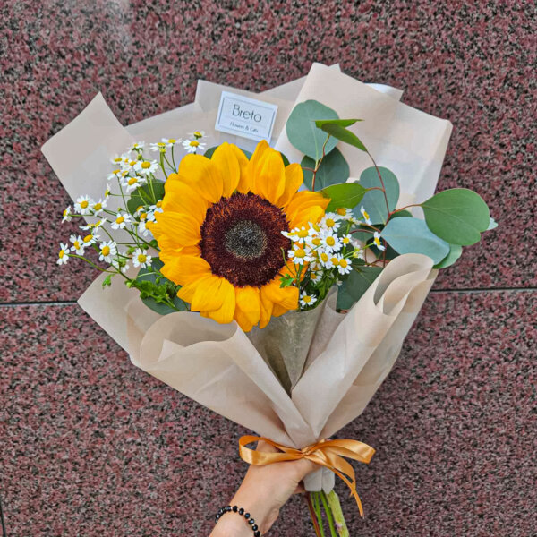 Mini puokste su saulegraza gėlės rugsėjo 1-ajai
