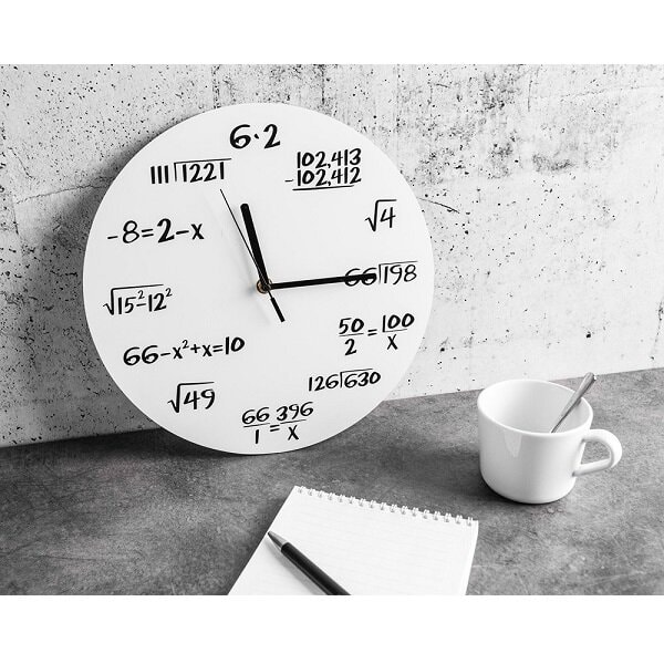 Baltas sieninis laikrodis „Matematika"