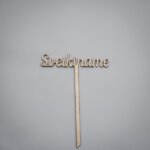 Medinis smeigtukas „Sveikiname“