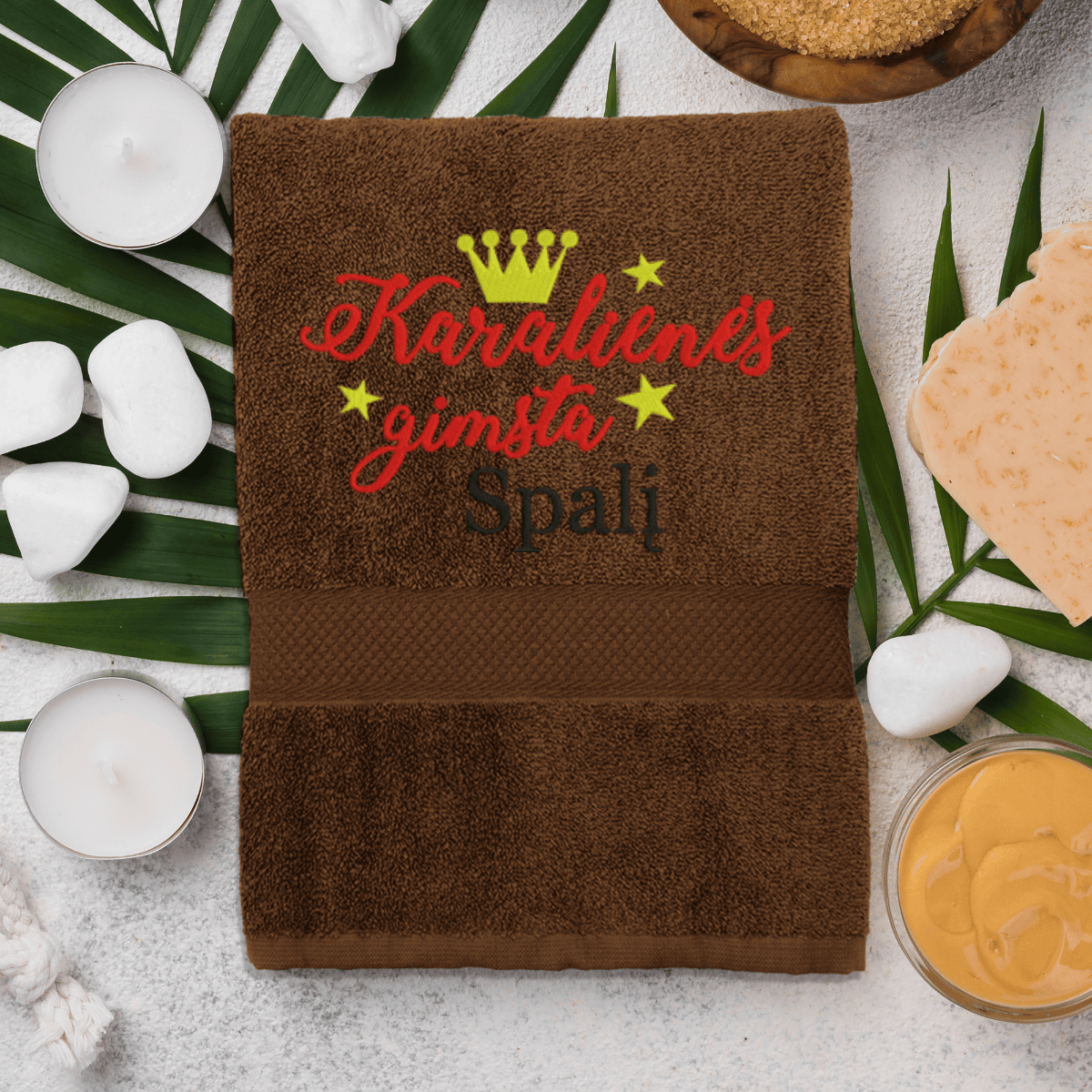 brown-ranksluostis-karalienes-gimsta-spali-2-1