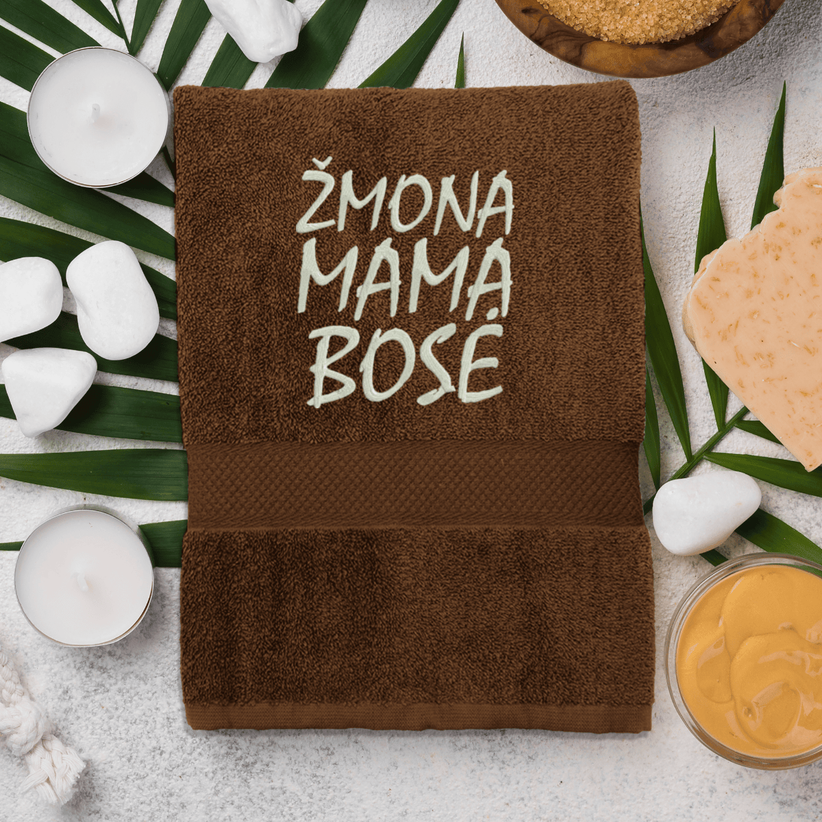 brown-ranksluostis-zmona-mama-bose-1