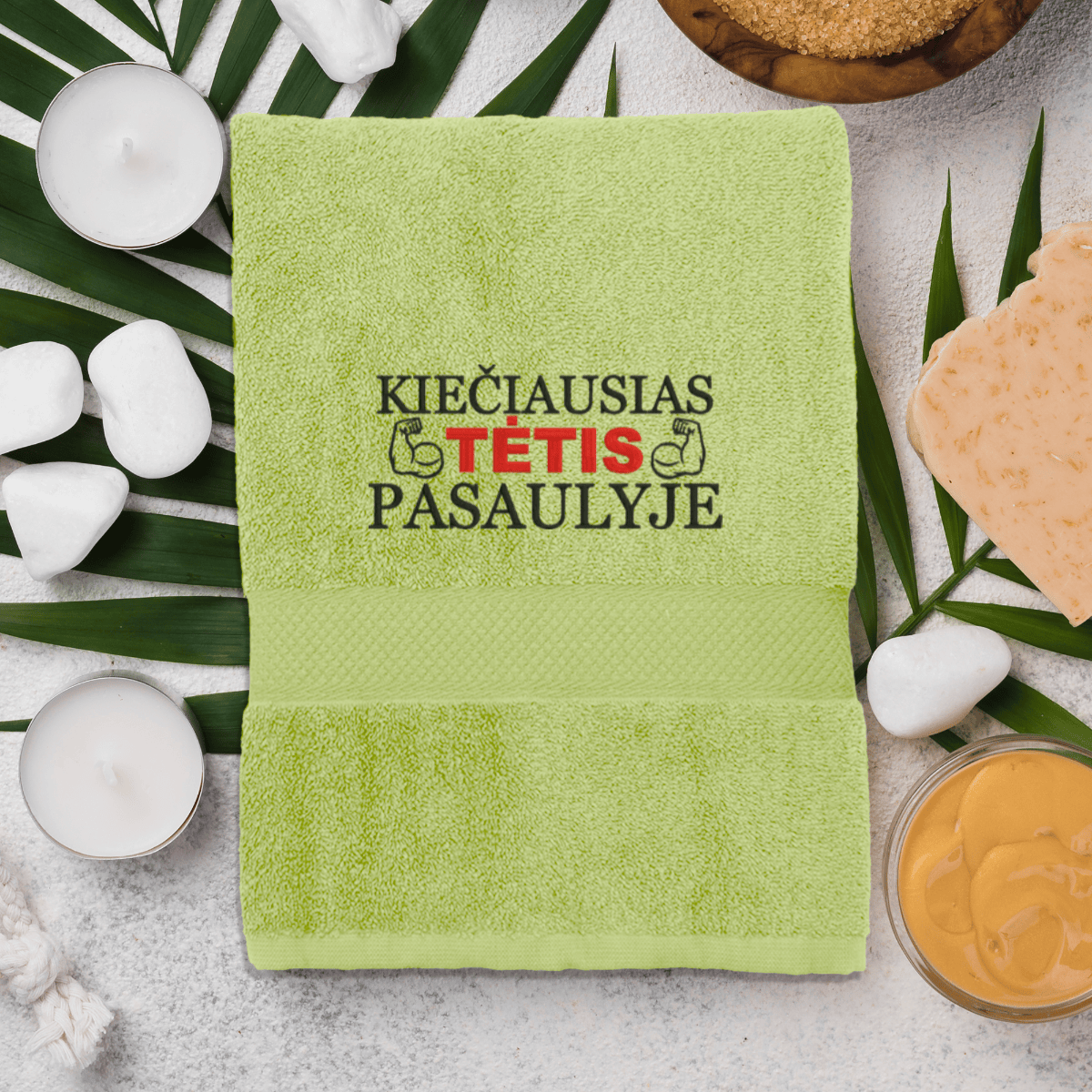 salad-ranksluostis-kieciausias-tetis-pasaulyje-3-1
