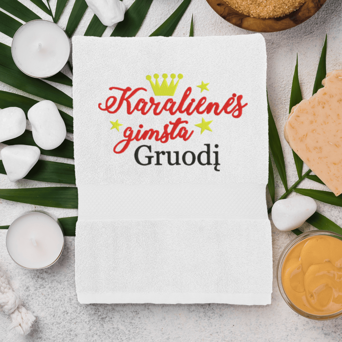 white-ranksluostis-karalienes-gimsta-gruodi-2-1
