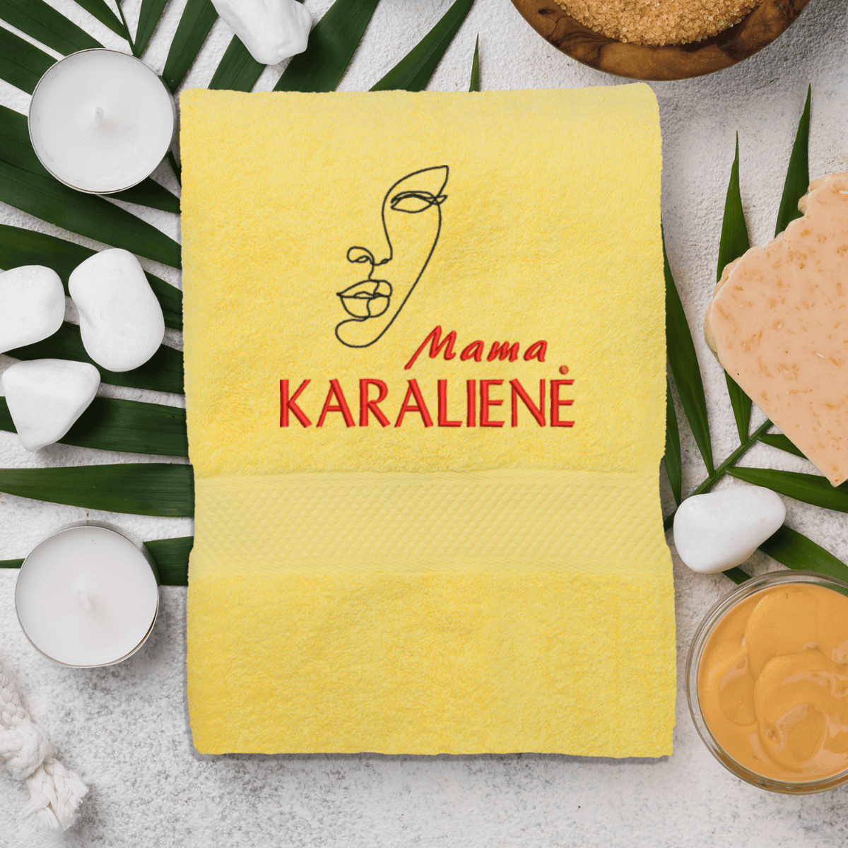geltona-ranksluostis-mama-karaliene-2-2