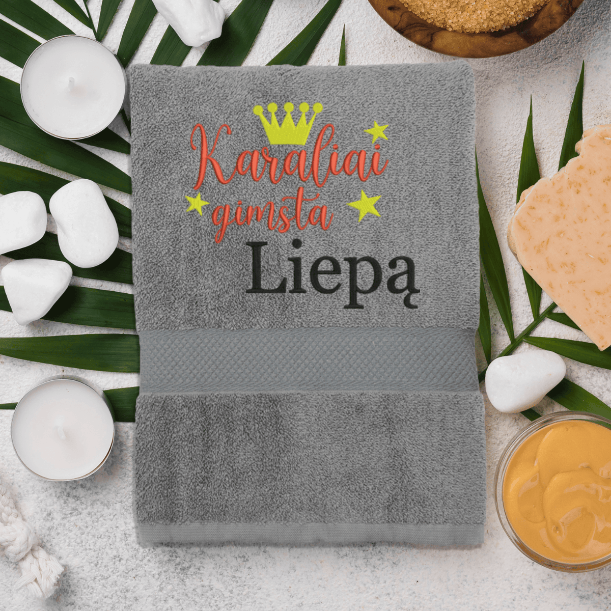 pilka-ranksluostis-karaliai-gimsta-liepa-2-2