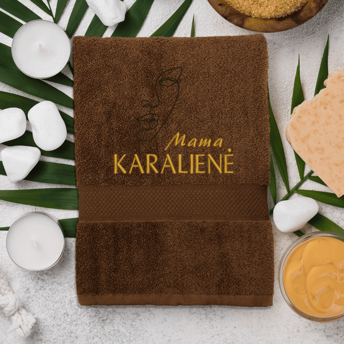 ruda-ranksluostis-mama-karaliene-3-2