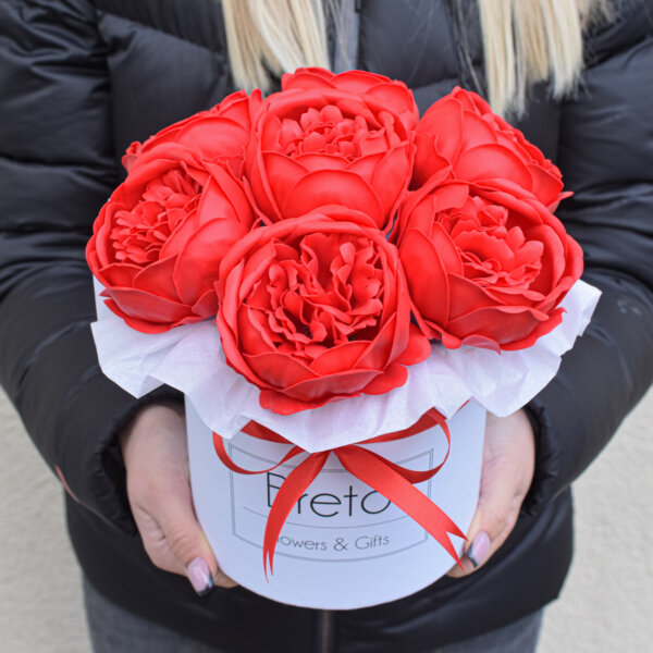 Raudonų bijūninių muilo gėlių dėžutė dovanos mamai