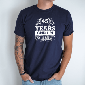 Unisex marškinėliai su spauda „45 Still Alive“