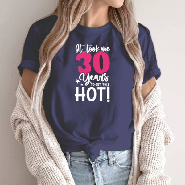 tamsiai-melyna-