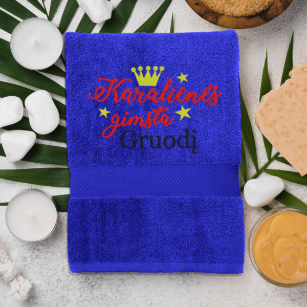 blue-ranksluostis-karalienes-gimsta-gruodi-2