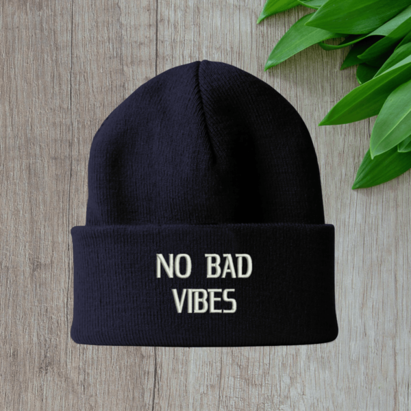 dark-blue-ziemine-kepure-no-bad-vibes
