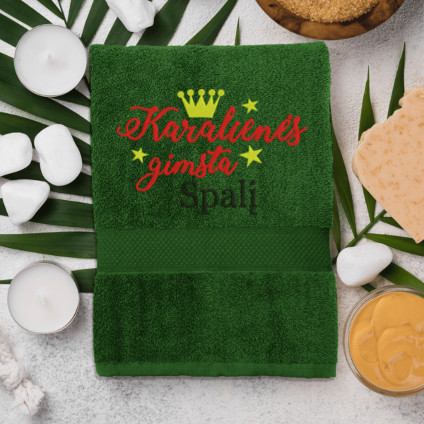 dark-green-ranksluostis-karalienes-gimsta-spali-2