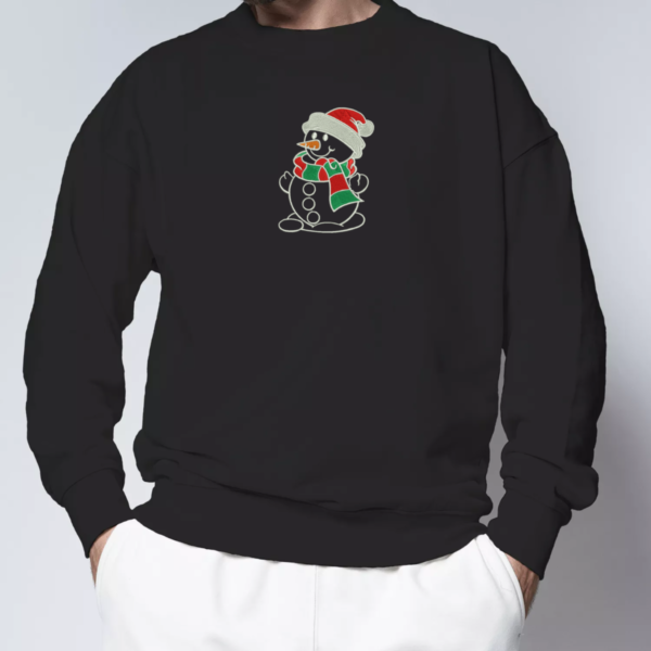 juoda-siuvinetas-unisex-dzemperis-besmegenis-4