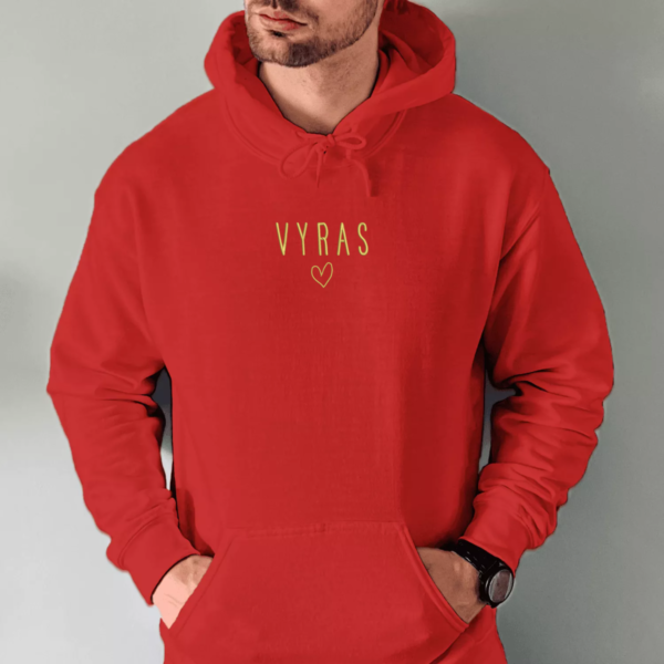 raudona-siuvinetas-unisex-dzemperis-vyras