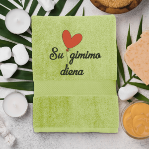 salad-ranksluostis-su-gimimo-diena