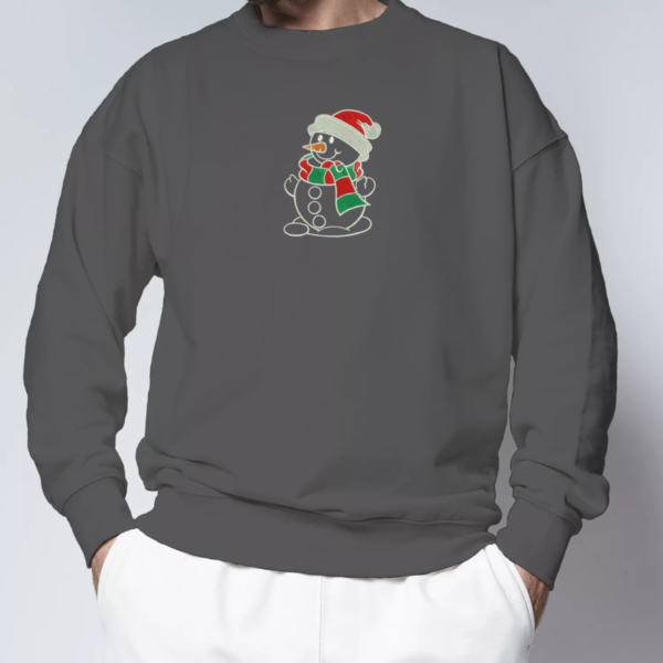tamsiai-pilka-siuvinetas-unisex-dzemperis-besmegenis-4