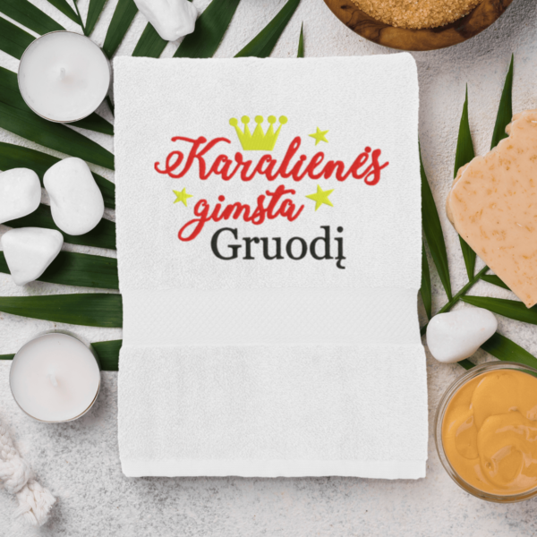 white-ranksluostis-karalienes-gimsta-gruodi-2