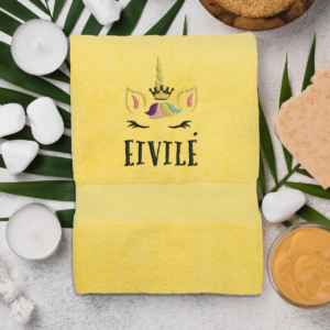 yellow-ranksluostis-vienaragis-mergaites-vardas-2