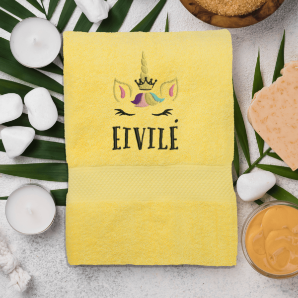 yellow-ranksluostis-vienaragis-mergaites-vardas-2