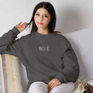 Siuvinėtas unisex džemperis „Spalvota Bosė“