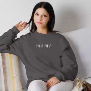 Unisex džemperis su spauda „m-a-m-a“